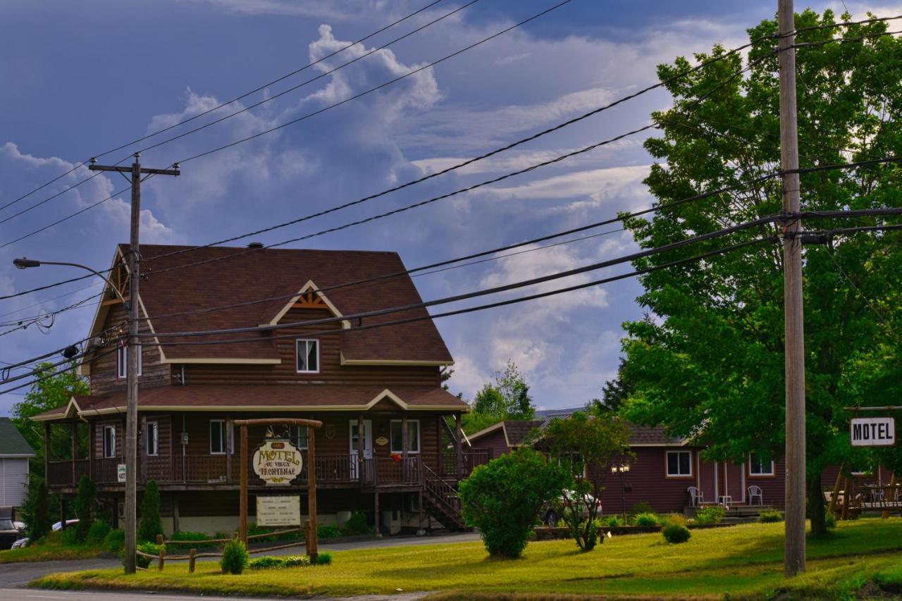 Motel Au Vieux Frontenac เธทฟอร์ด ไมนส์ ภายนอก รูปภาพ