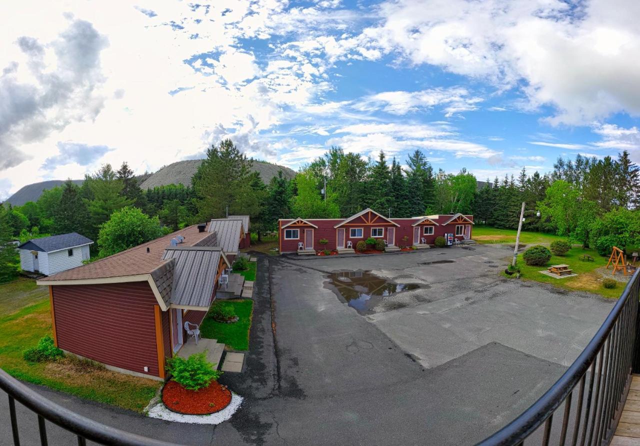 Motel Au Vieux Frontenac เธทฟอร์ด ไมนส์ ภายนอก รูปภาพ