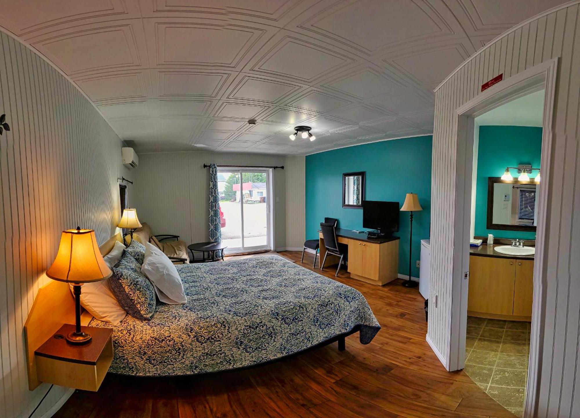 Motel Au Vieux Frontenac เธทฟอร์ด ไมนส์ ภายนอก รูปภาพ