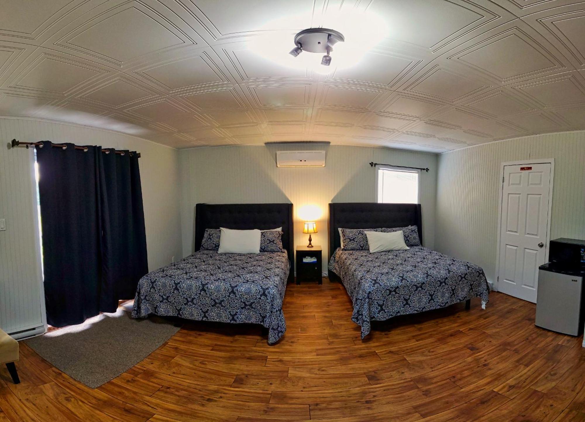 Motel Au Vieux Frontenac เธทฟอร์ด ไมนส์ ภายนอก รูปภาพ