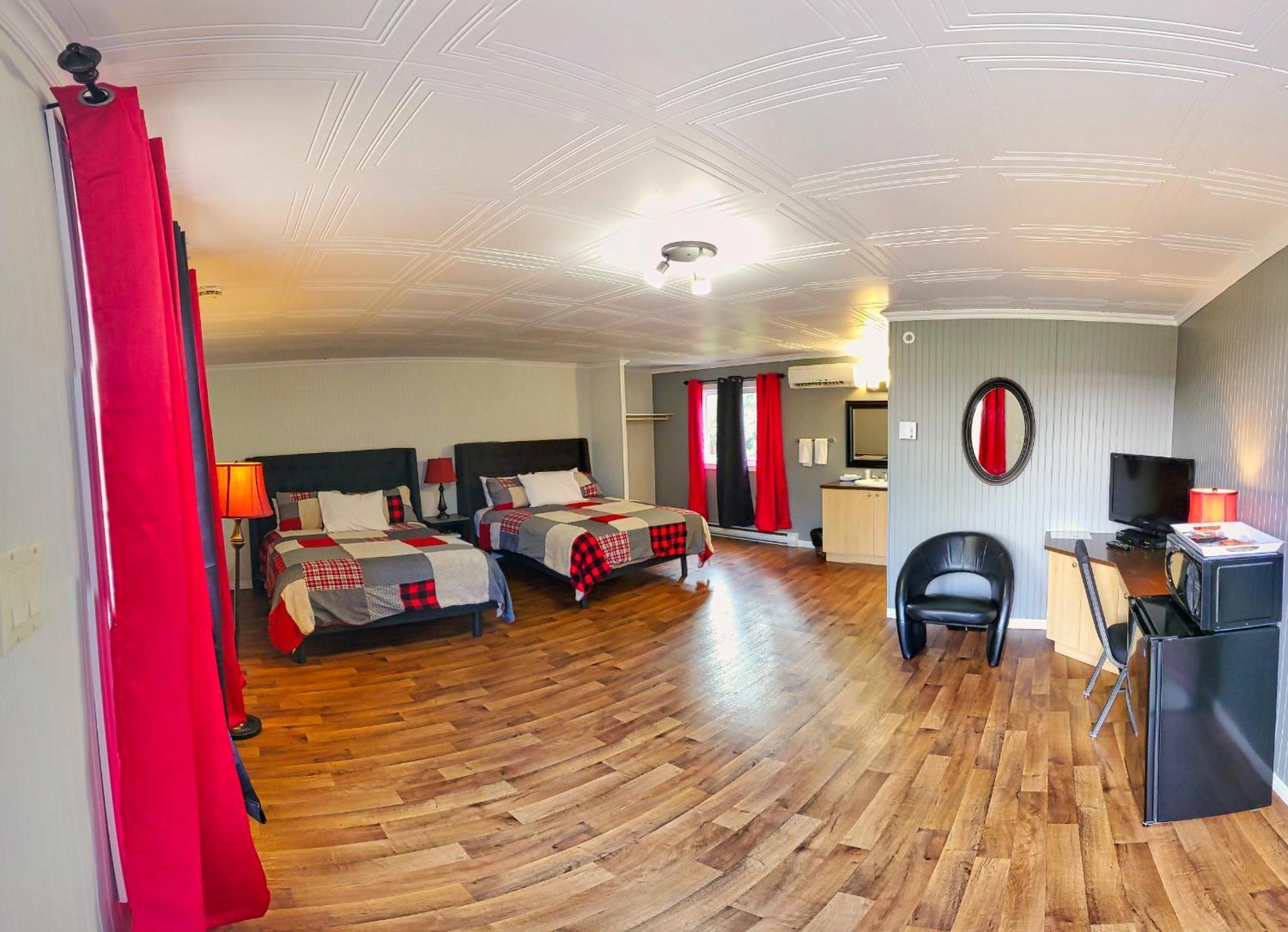 Motel Au Vieux Frontenac เธทฟอร์ด ไมนส์ ภายนอก รูปภาพ