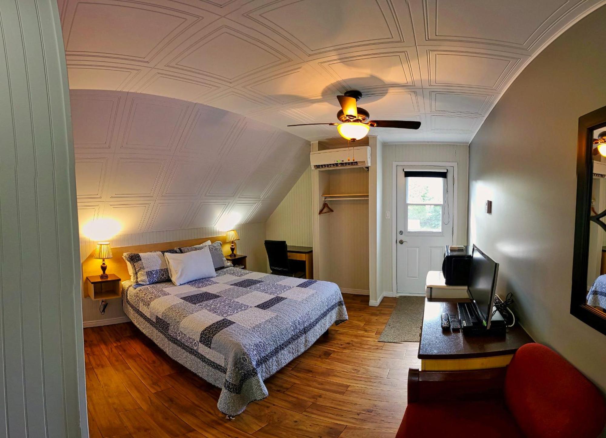 Motel Au Vieux Frontenac เธทฟอร์ด ไมนส์ ภายนอก รูปภาพ