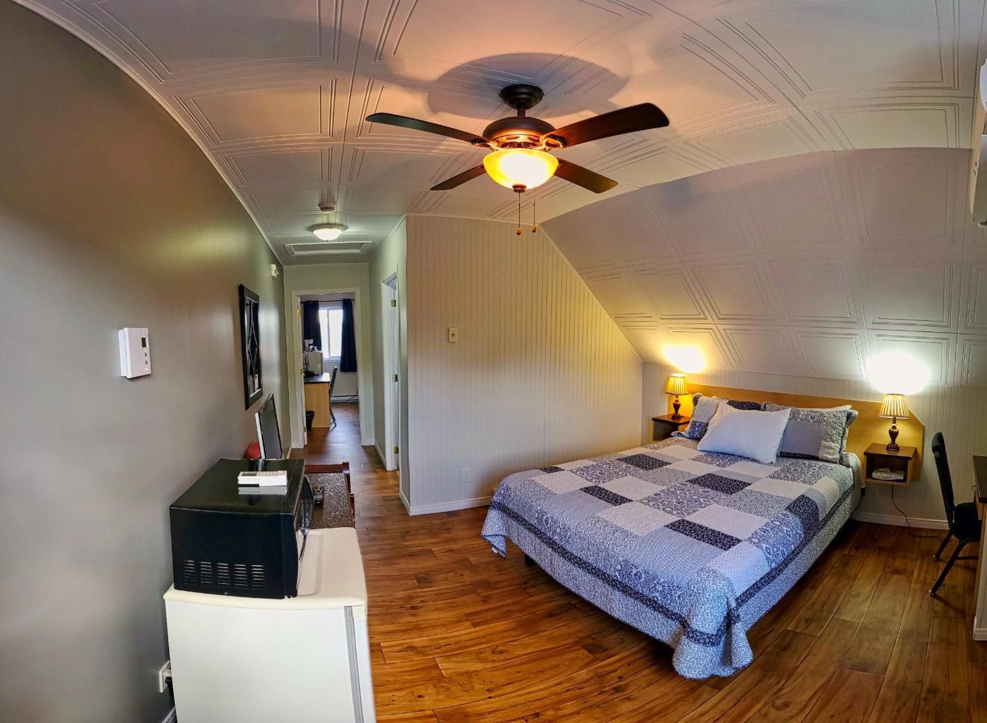 Motel Au Vieux Frontenac เธทฟอร์ด ไมนส์ ภายนอก รูปภาพ